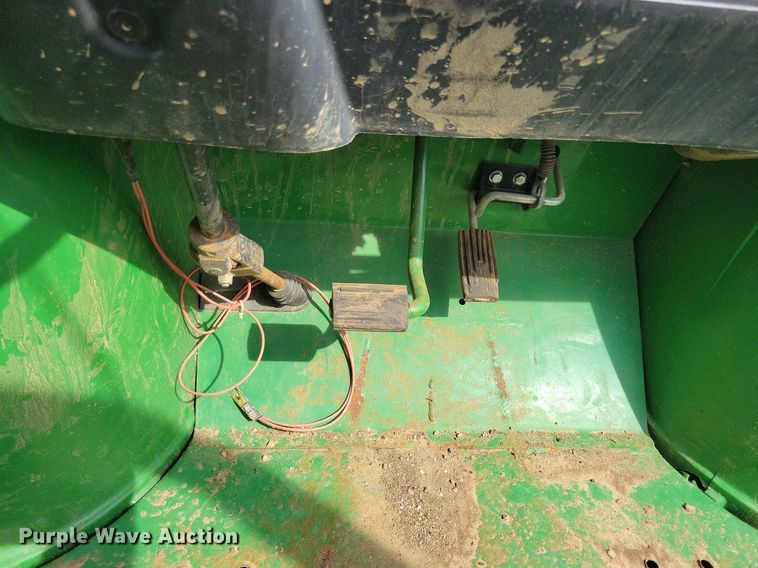 image for item KA9868 1998 John Deere Gator utility vehicle