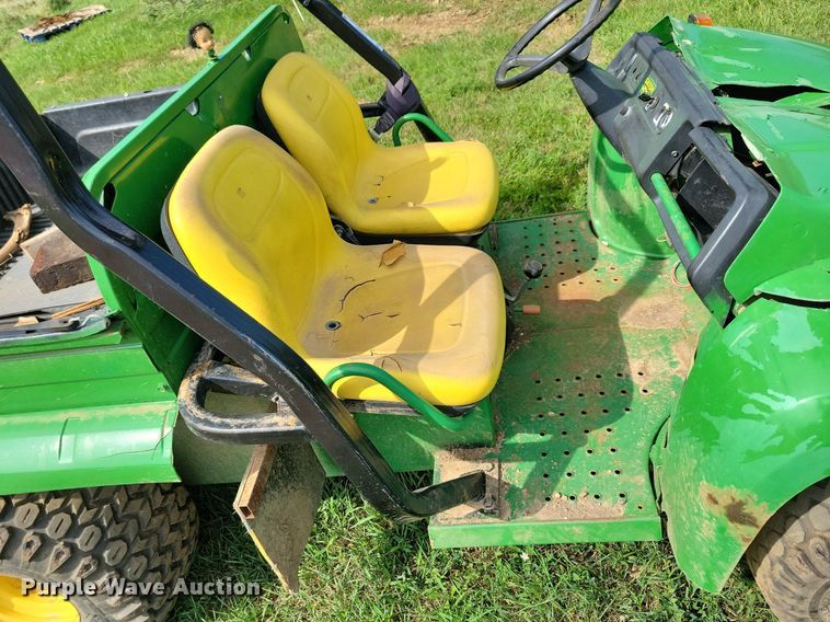 image for item KA9868 1998 John Deere Gator utility vehicle