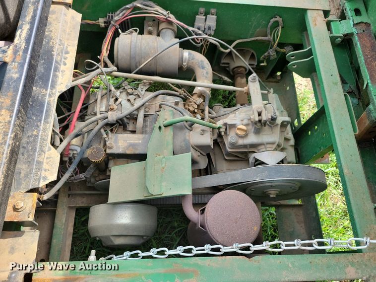 image for item KA9868 1998 John Deere Gator utility vehicle