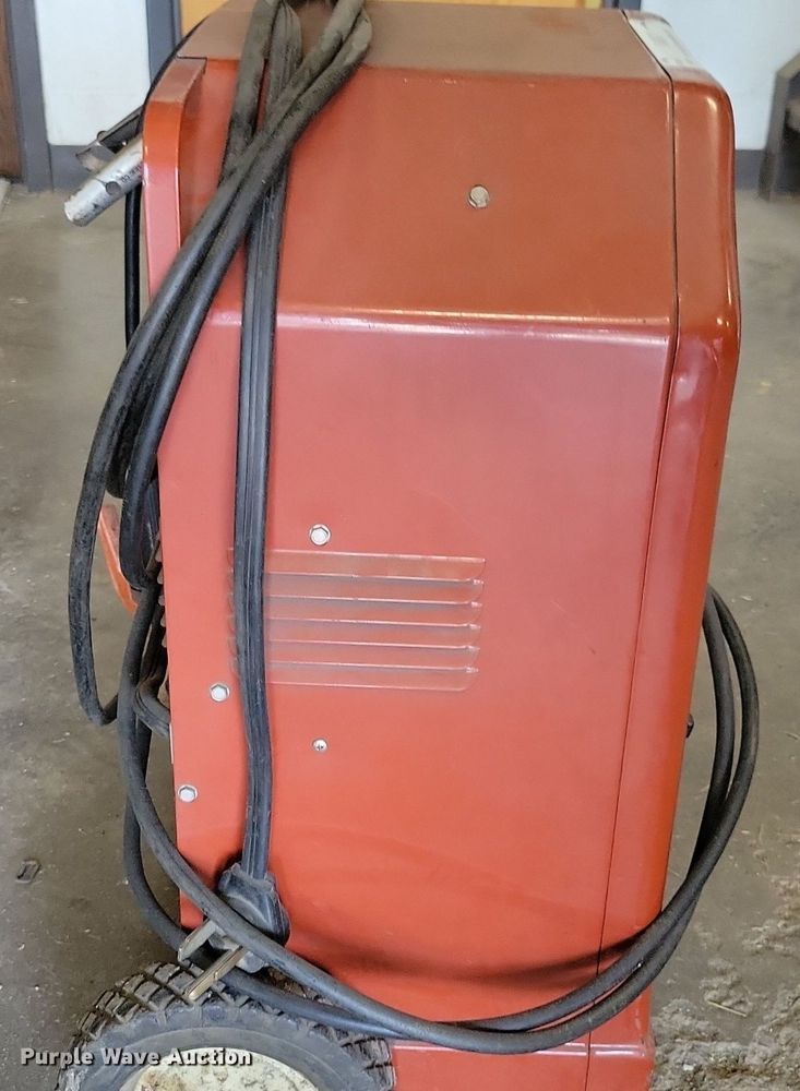 image for item KA9877 Lincoln Electric AC 225 Lincwelder welder
