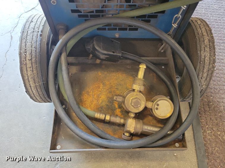 image for item KA9880 Miller Millermatic 200 welder