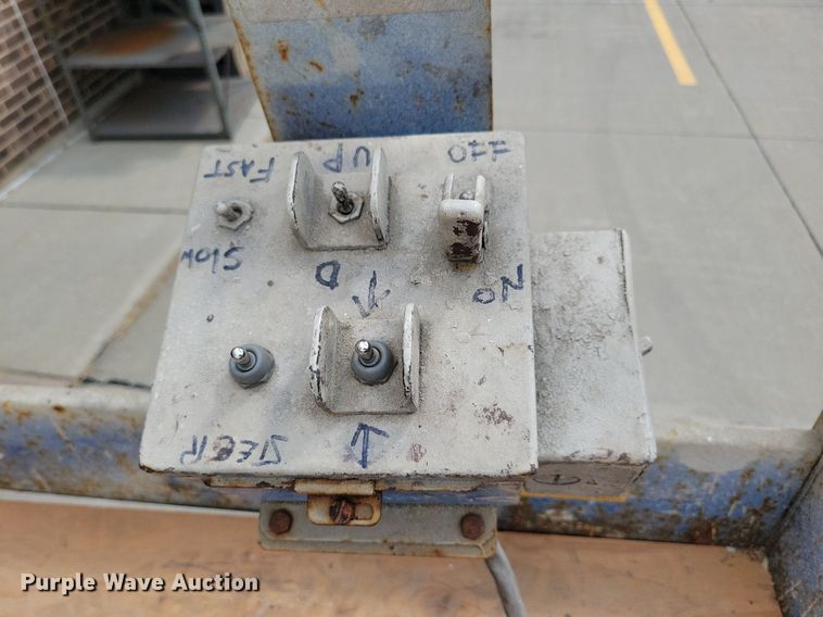 image for item KA9884 Up-Right XL-24 vertical lift