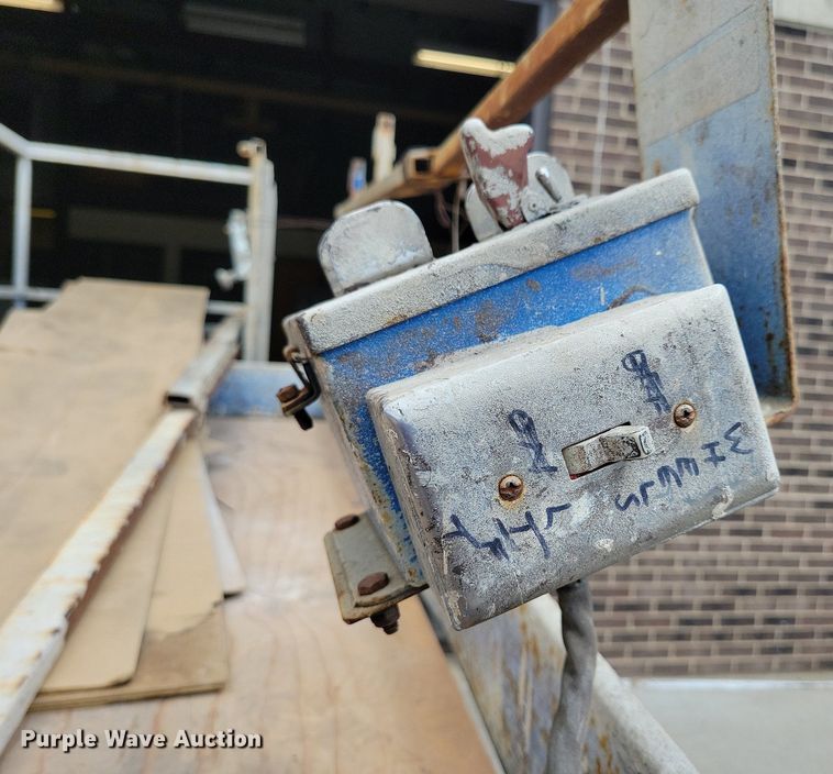 image for item KA9884 Up-Right XL-24 vertical lift