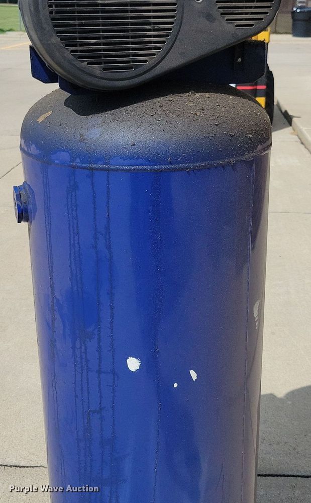 image for item KA9885 2009 Campbell Hausfeld VT627505AJ air compressor