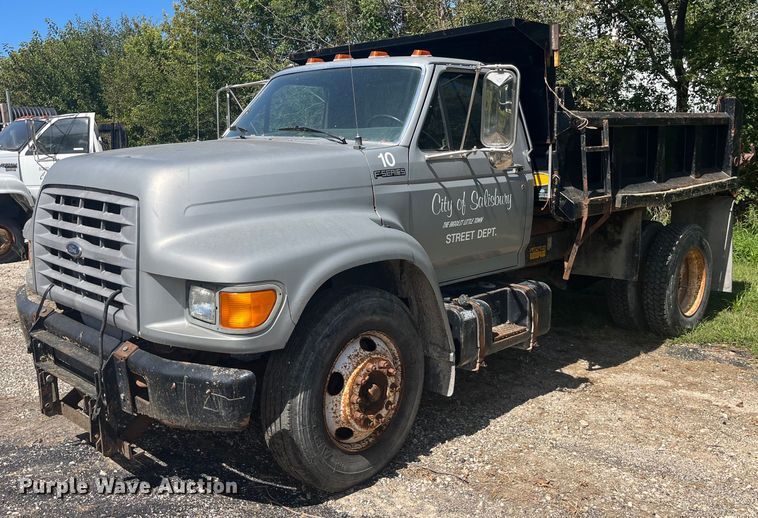 image for item LC9033 1998 Ford F700 dump truck