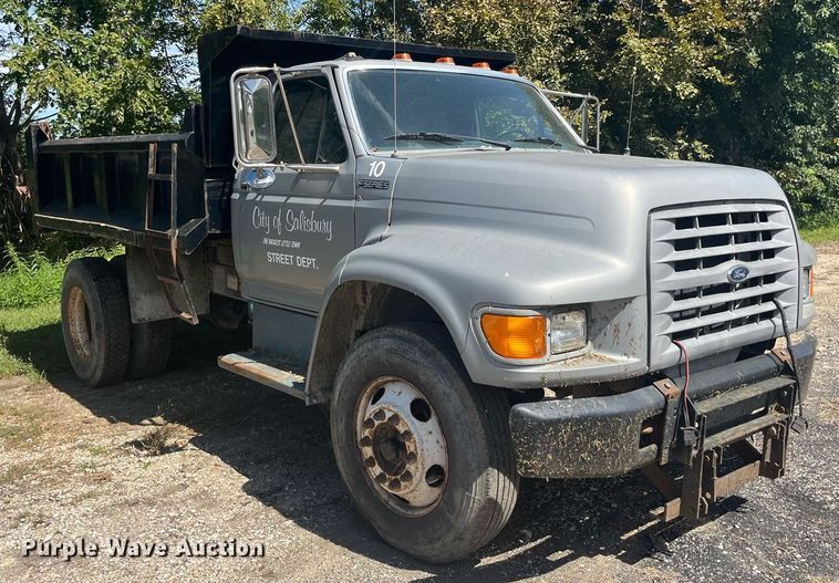 image for item LC9033 1998 Ford F700 dump truck