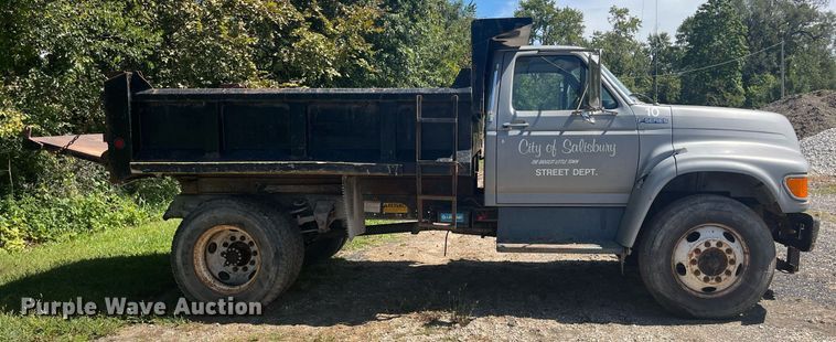 image for item LC9033 1998 Ford F700 dump truck