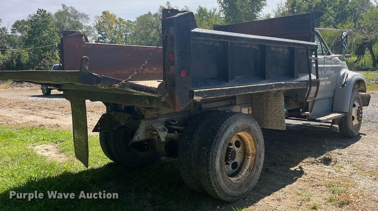 image for item LC9033 1998 Ford F700 dump truck