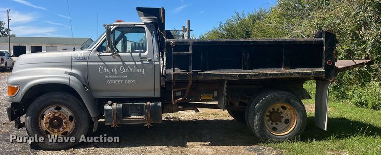 image for item LC9033 1998 Ford F700 dump truck