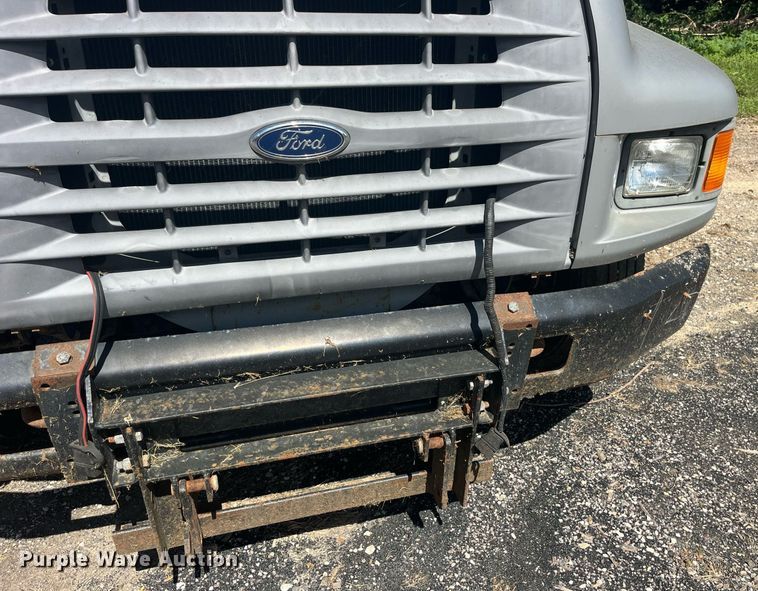 image for item LC9033 1998 Ford F700 dump truck