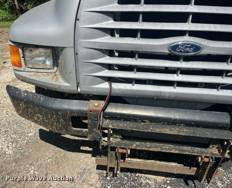 image for item LC9033 1998 Ford F700 dump truck