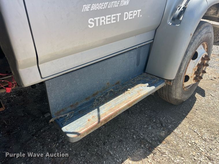 image for item LC9033 1998 Ford F700 dump truck