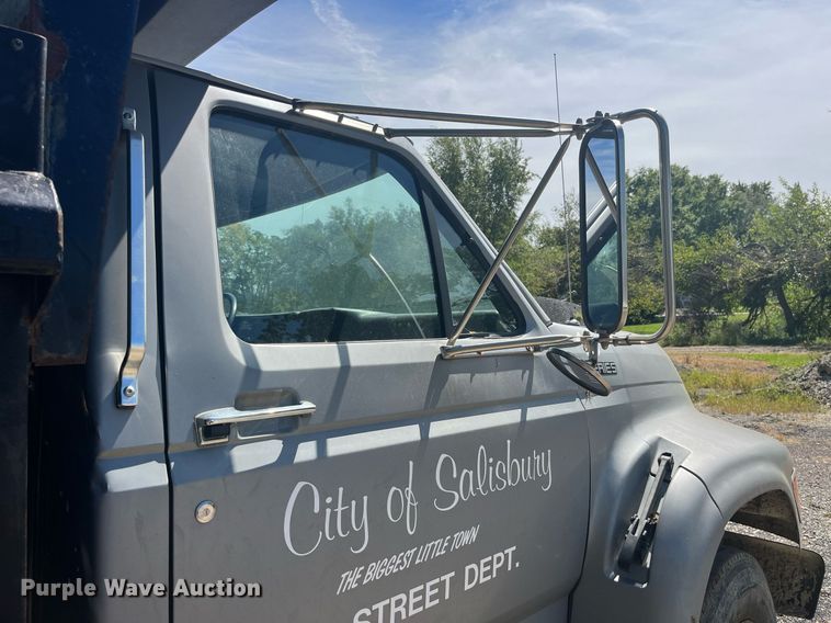 image for item LC9033 1998 Ford F700 dump truck