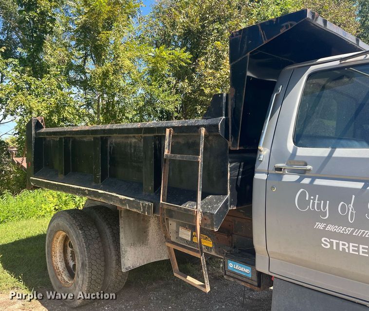 image for item LC9033 1998 Ford F700 dump truck