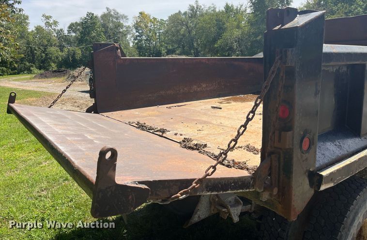 image for item LC9033 1998 Ford F700 dump truck