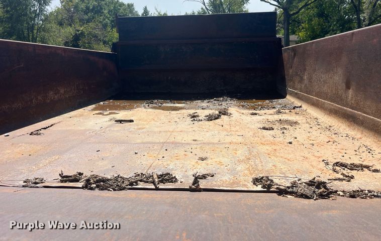 image for item LC9033 1998 Ford F700 dump truck