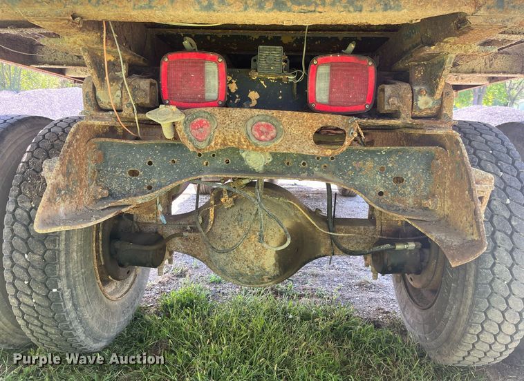 image for item LC9033 1998 Ford F700 dump truck