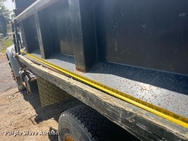 image for item LC9033 1998 Ford F700 dump truck