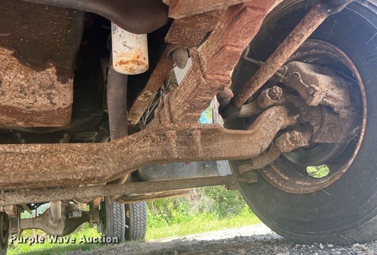 image for item LC9033 1998 Ford F700 dump truck