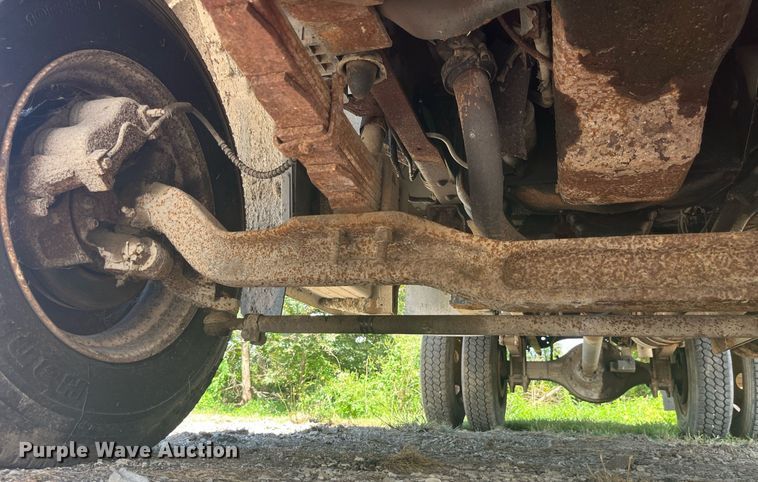 image for item LC9033 1998 Ford F700 dump truck