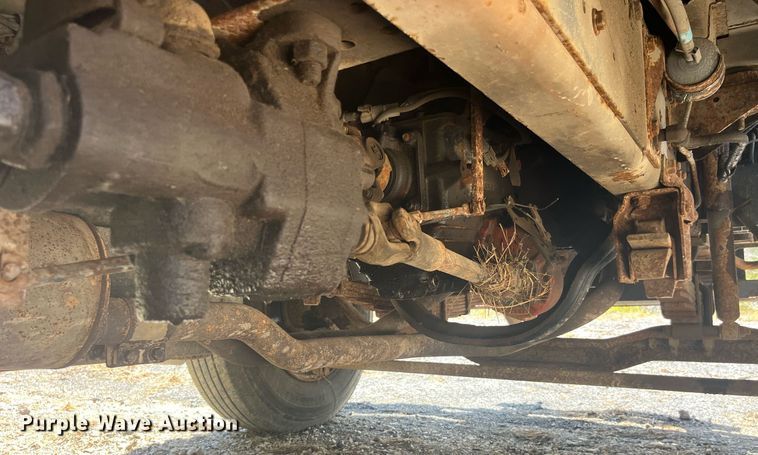 image for item LC9033 1998 Ford F700 dump truck