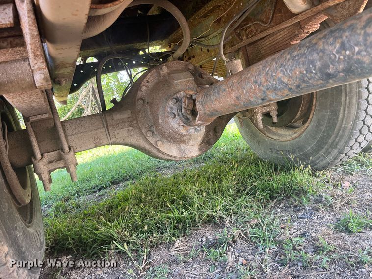 image for item LC9033 1998 Ford F700 dump truck
