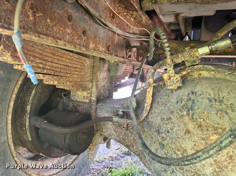 image for item LC9033 1998 Ford F700 dump truck