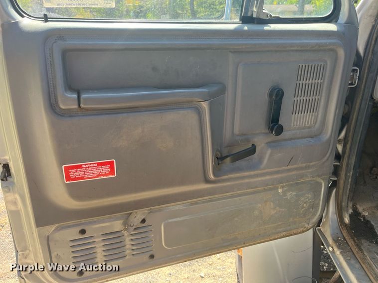 image for item LC9033 1998 Ford F700 dump truck