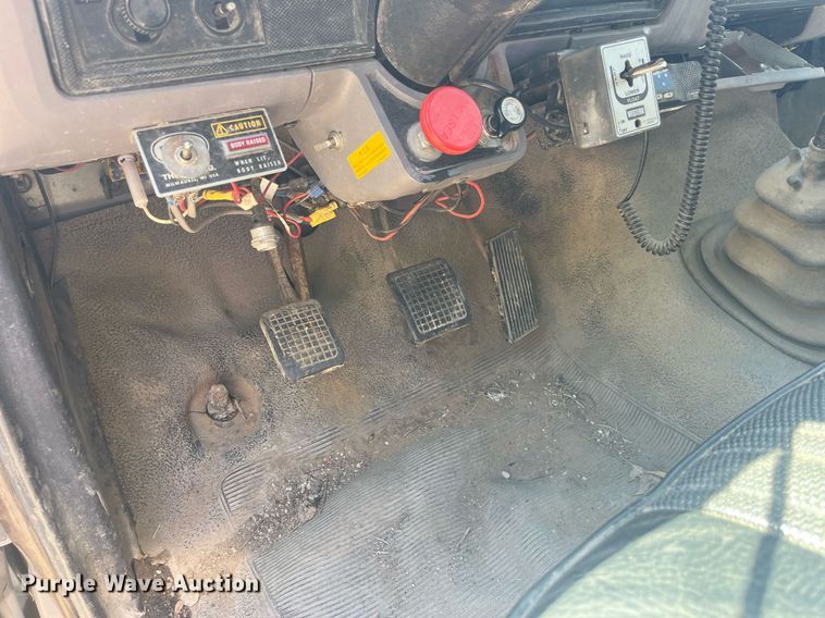 image for item LC9033 1998 Ford F700 dump truck