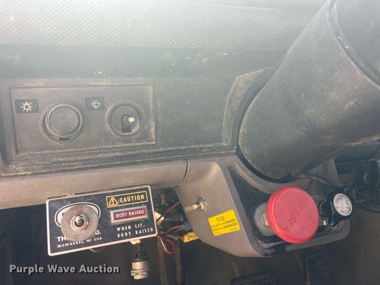 image for item LC9033 1998 Ford F700 dump truck