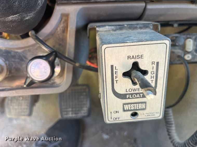 image for item LC9033 1998 Ford F700 dump truck