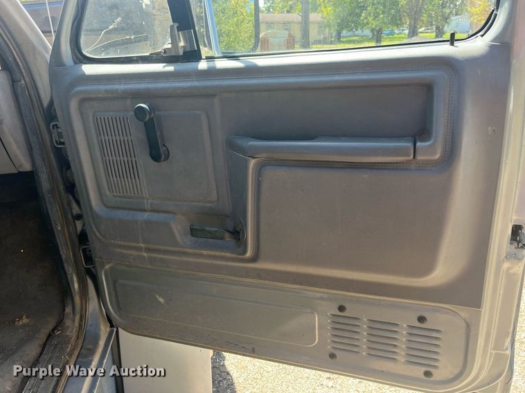 image for item LC9033 1998 Ford F700 dump truck