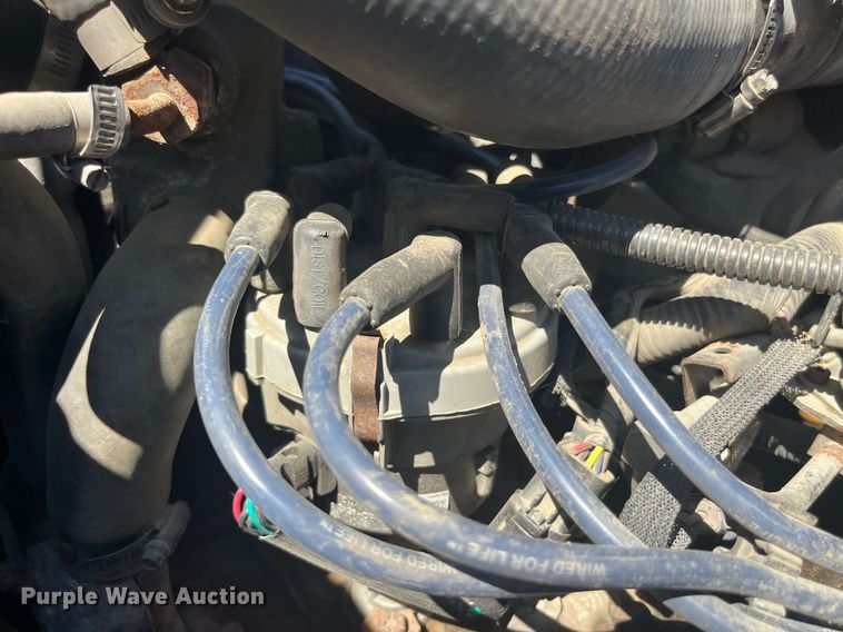 image for item LC9033 1998 Ford F700 dump truck