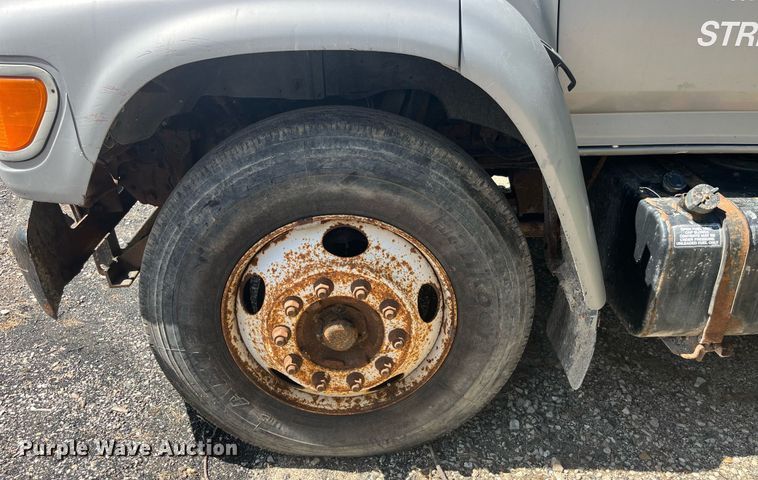 image for item LC9033 1998 Ford F700 dump truck