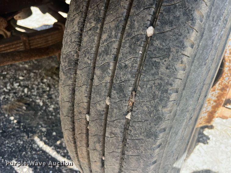 image for item LC9033 1998 Ford F700 dump truck