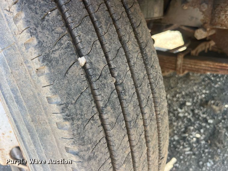 image for item LC9033 1998 Ford F700 dump truck