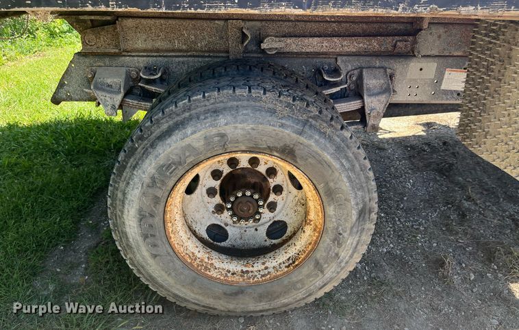 image for item LC9033 1998 Ford F700 dump truck