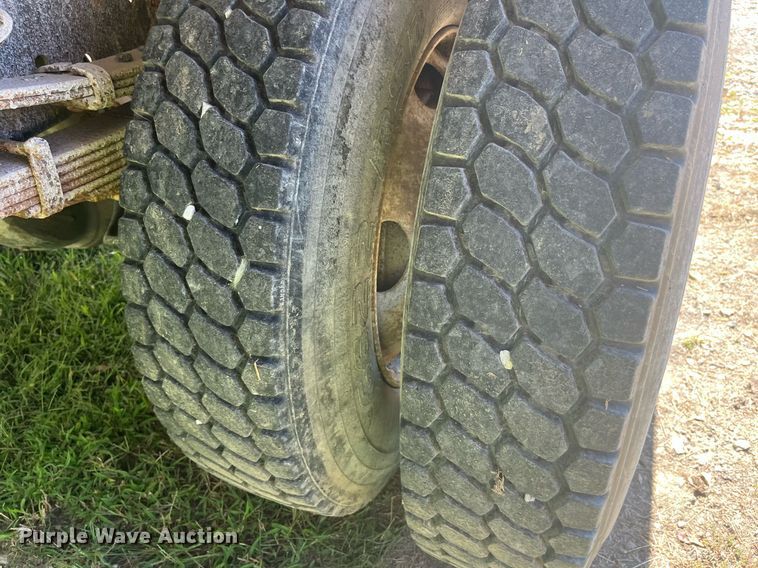 image for item LC9033 1998 Ford F700 dump truck