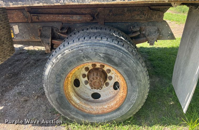 image for item LC9033 1998 Ford F700 dump truck