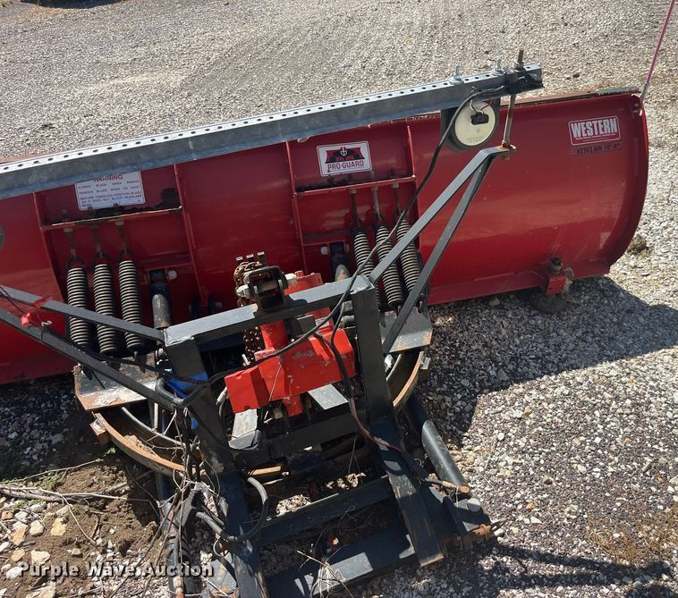 image for item LC9033 1998 Ford F700 dump truck