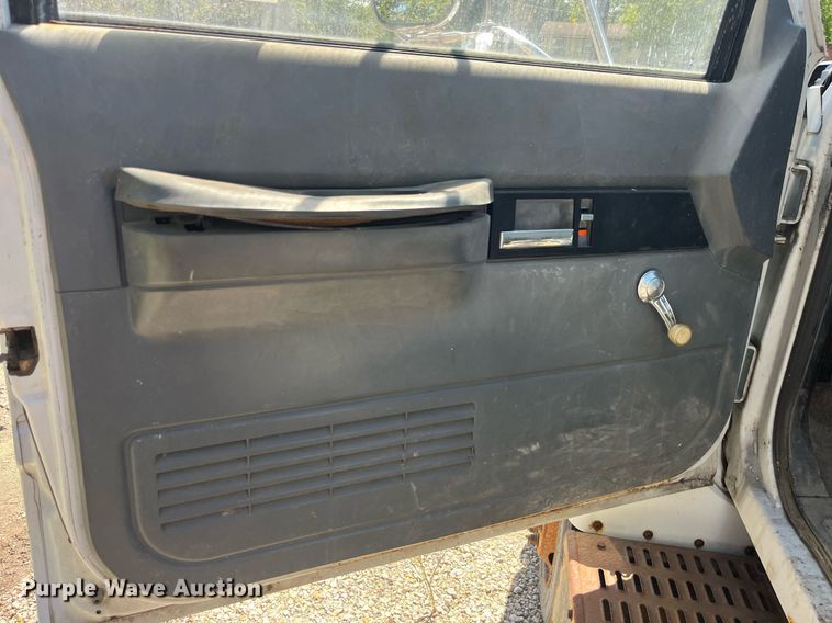 image for item LC9034 1991 Chevrolet Kodiak C6500 flatbed truck