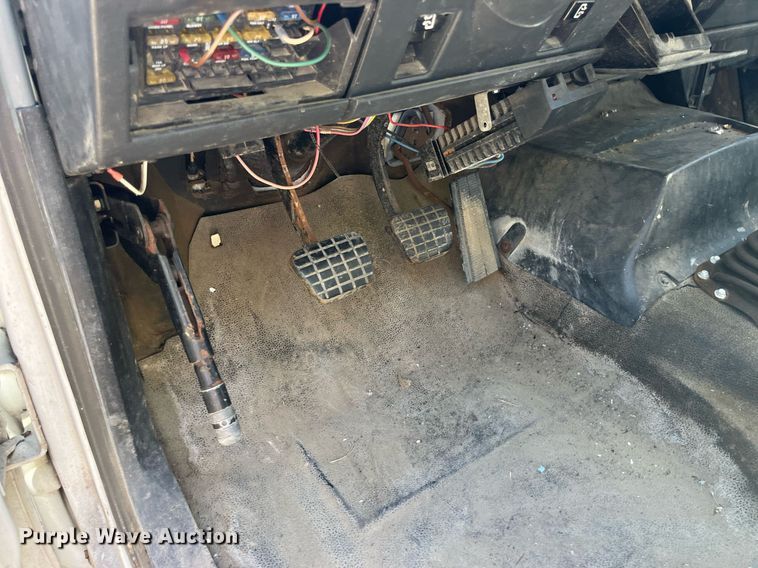 image for item LC9034 1991 Chevrolet Kodiak C6500 flatbed truck