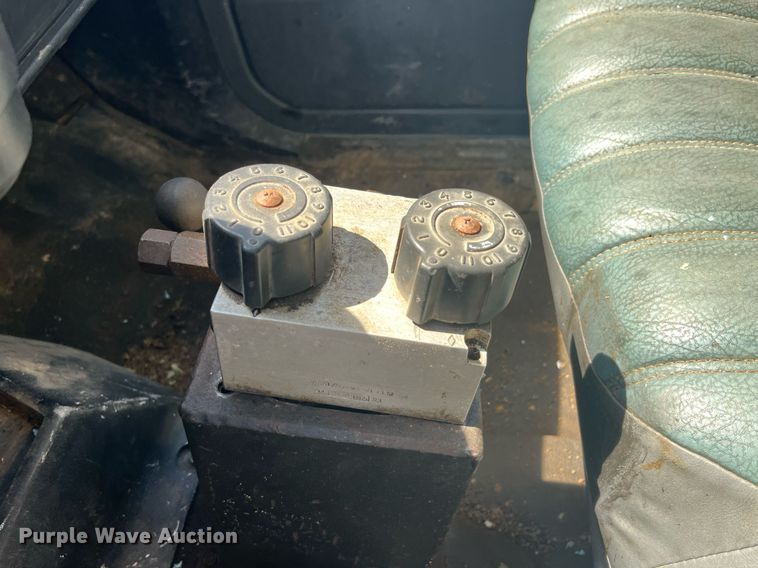 image for item LC9034 1991 Chevrolet Kodiak C6500 flatbed truck