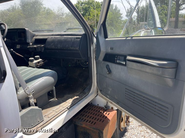 image for item LC9034 1991 Chevrolet Kodiak C6500 flatbed truck