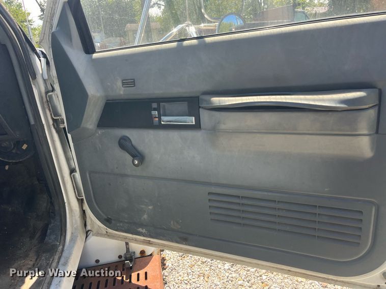 image for item LC9034 1991 Chevrolet Kodiak C6500 flatbed truck