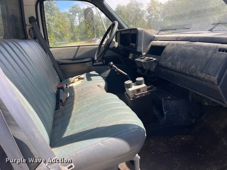 image for item LC9034 1991 Chevrolet Kodiak C6500 flatbed truck