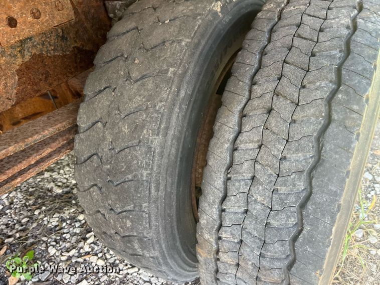 image for item LC9034 1991 Chevrolet Kodiak C6500 flatbed truck