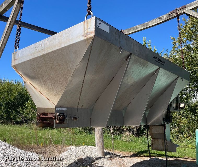 image for item LC9036 Magnum salt spreader