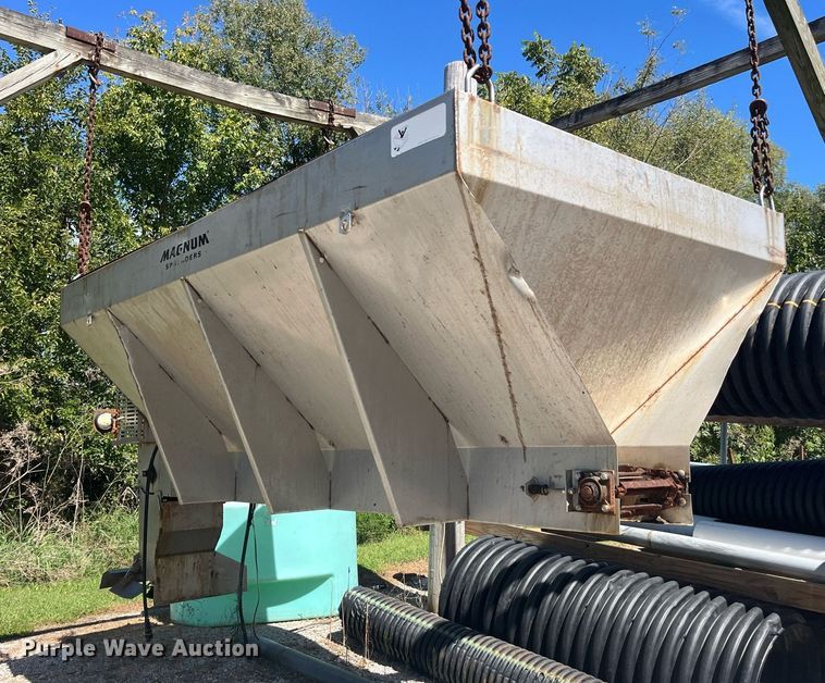 image for item LC9036 Magnum salt spreader