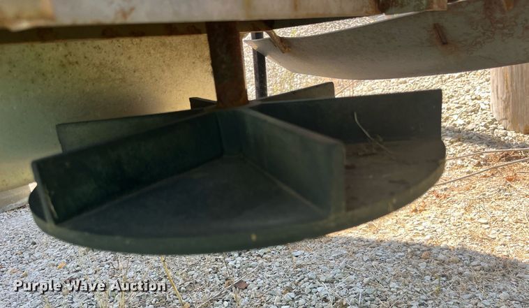 image for item LC9036 Magnum salt spreader